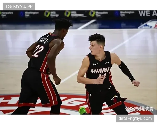 希罗挡拆后无球跑动拉开空间，较巴特勒更依赖外线