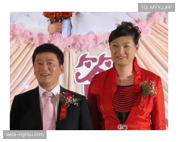 杨昊家的冰箱里只放蛋白粉和冰水