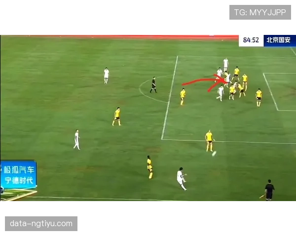 禁区外犯规是否判罚任意球？关键看犯规性质与位置