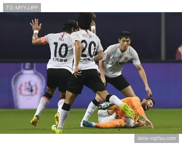 故意触球和球反弹判罚为何经常被裁判搞混？规则拆解解析！